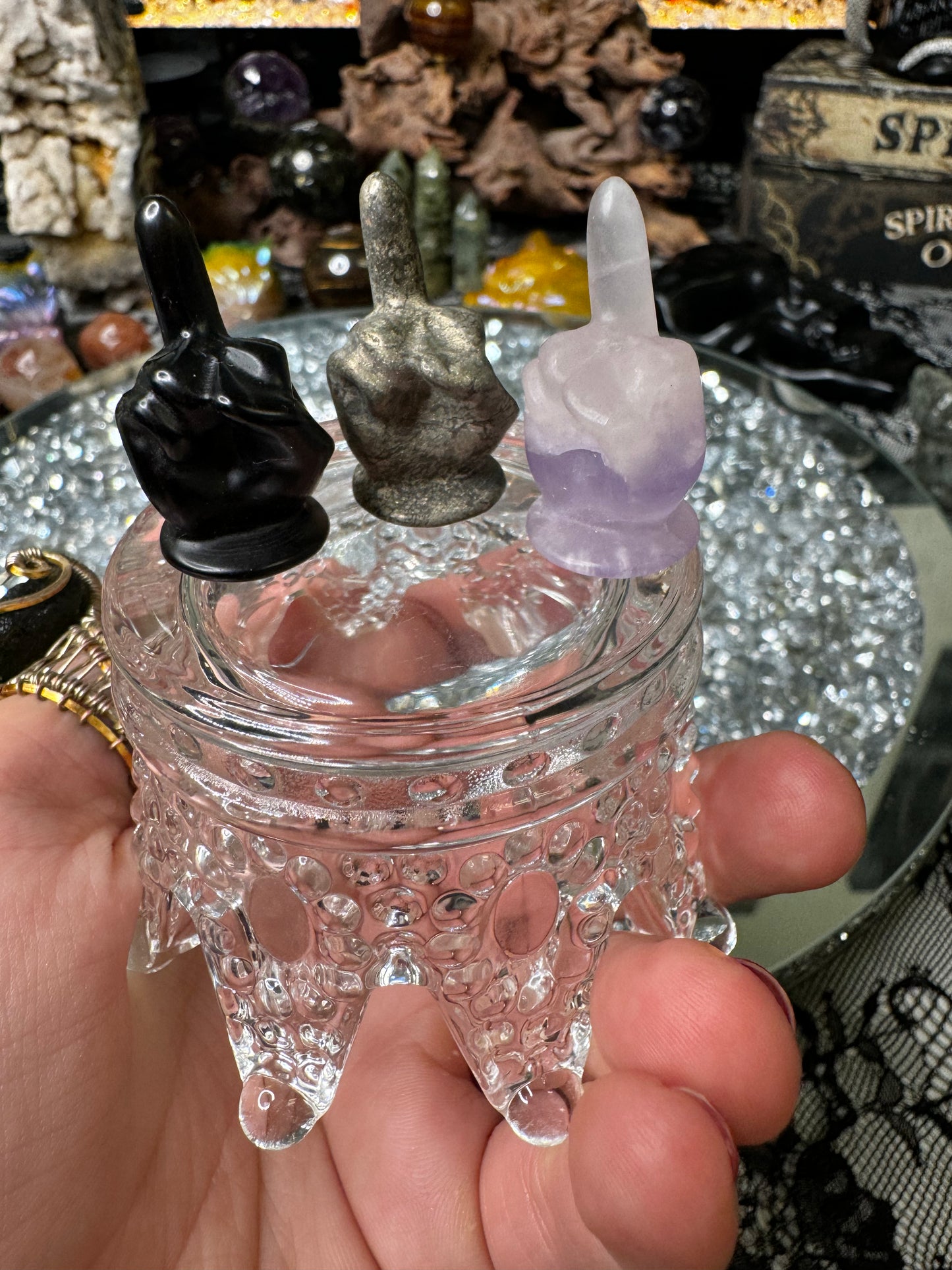 Small middle finger carving