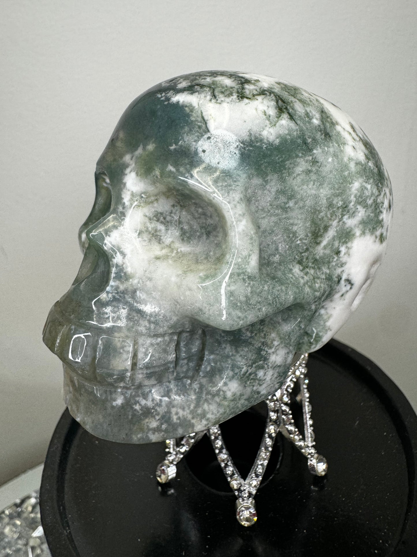 Moss agate skull