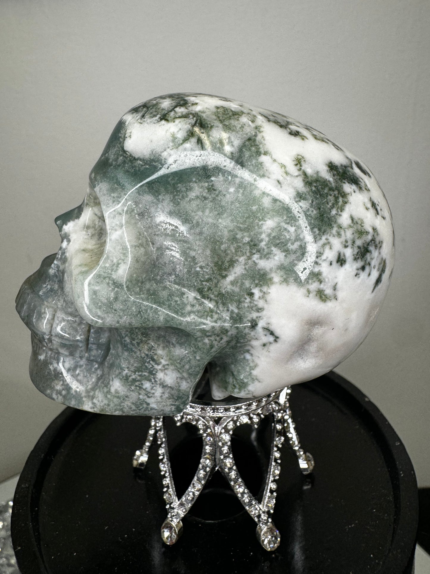 Moss agate skull
