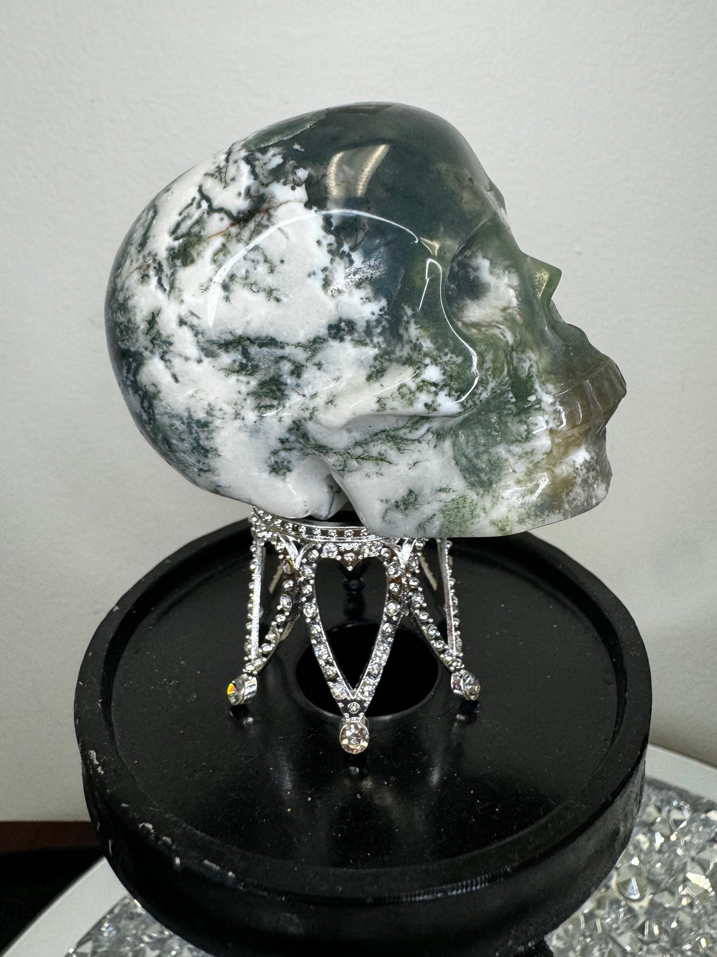 Moss agate skull