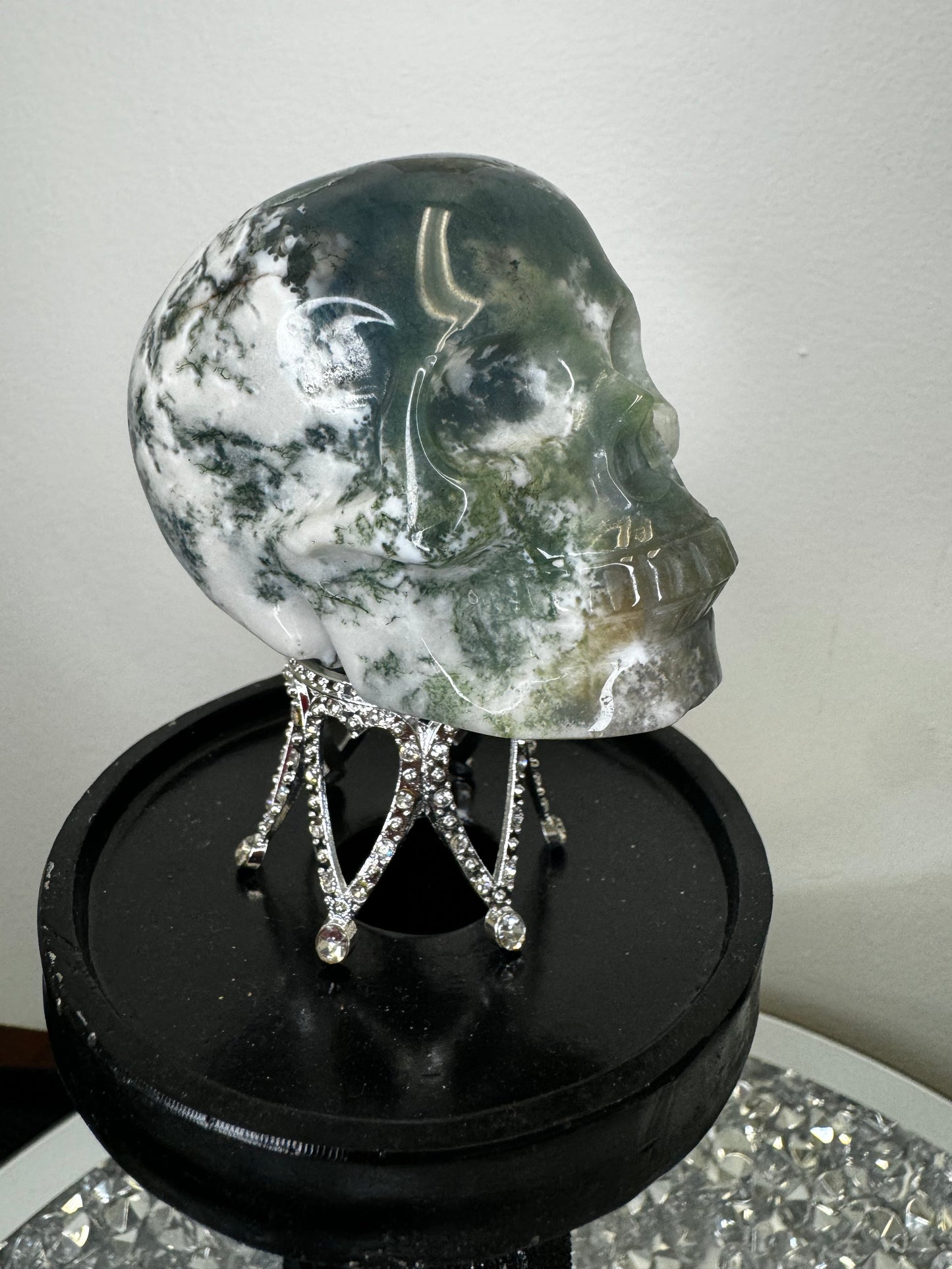 Moss agate skull