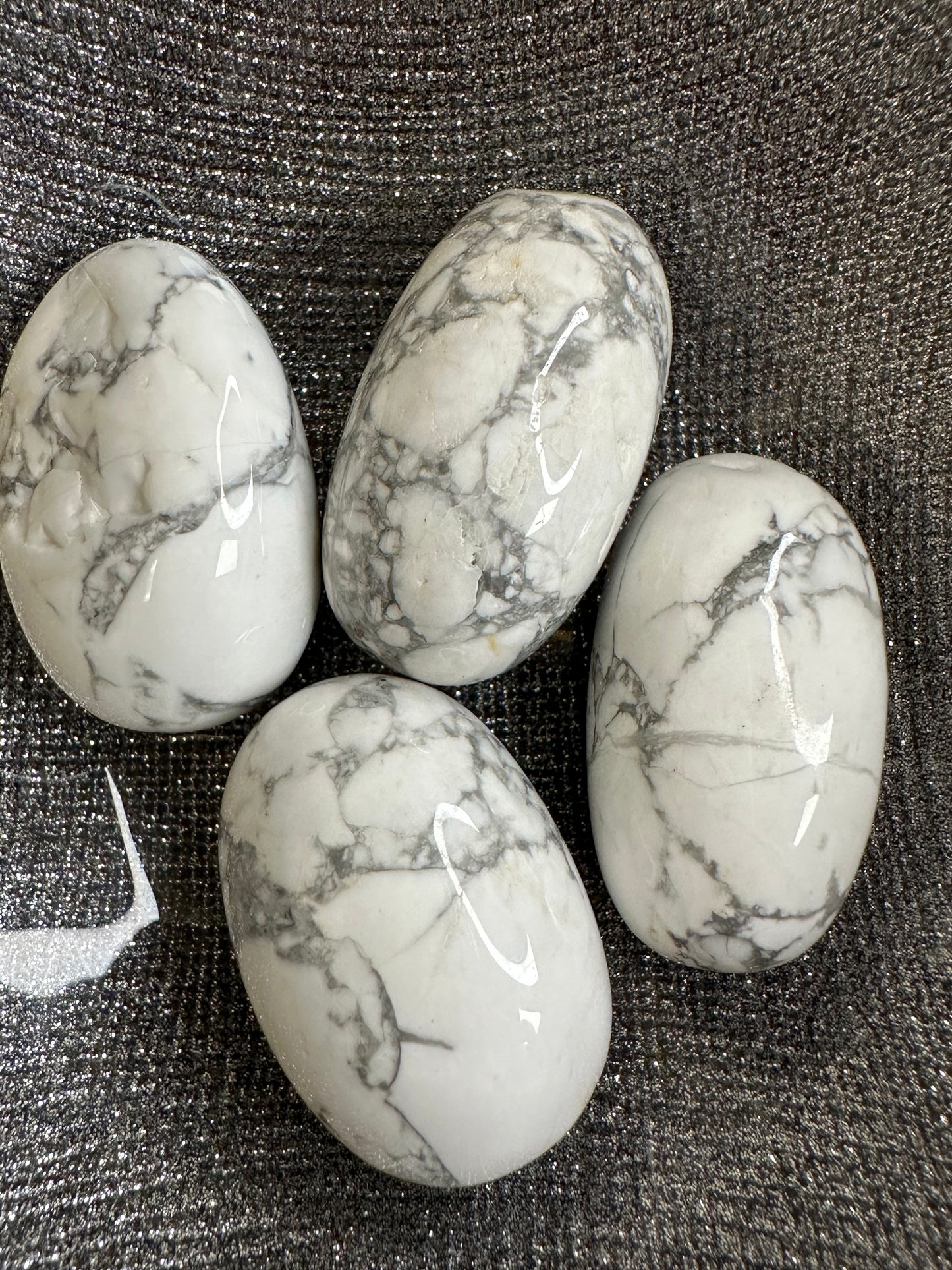 Howlite Tumble